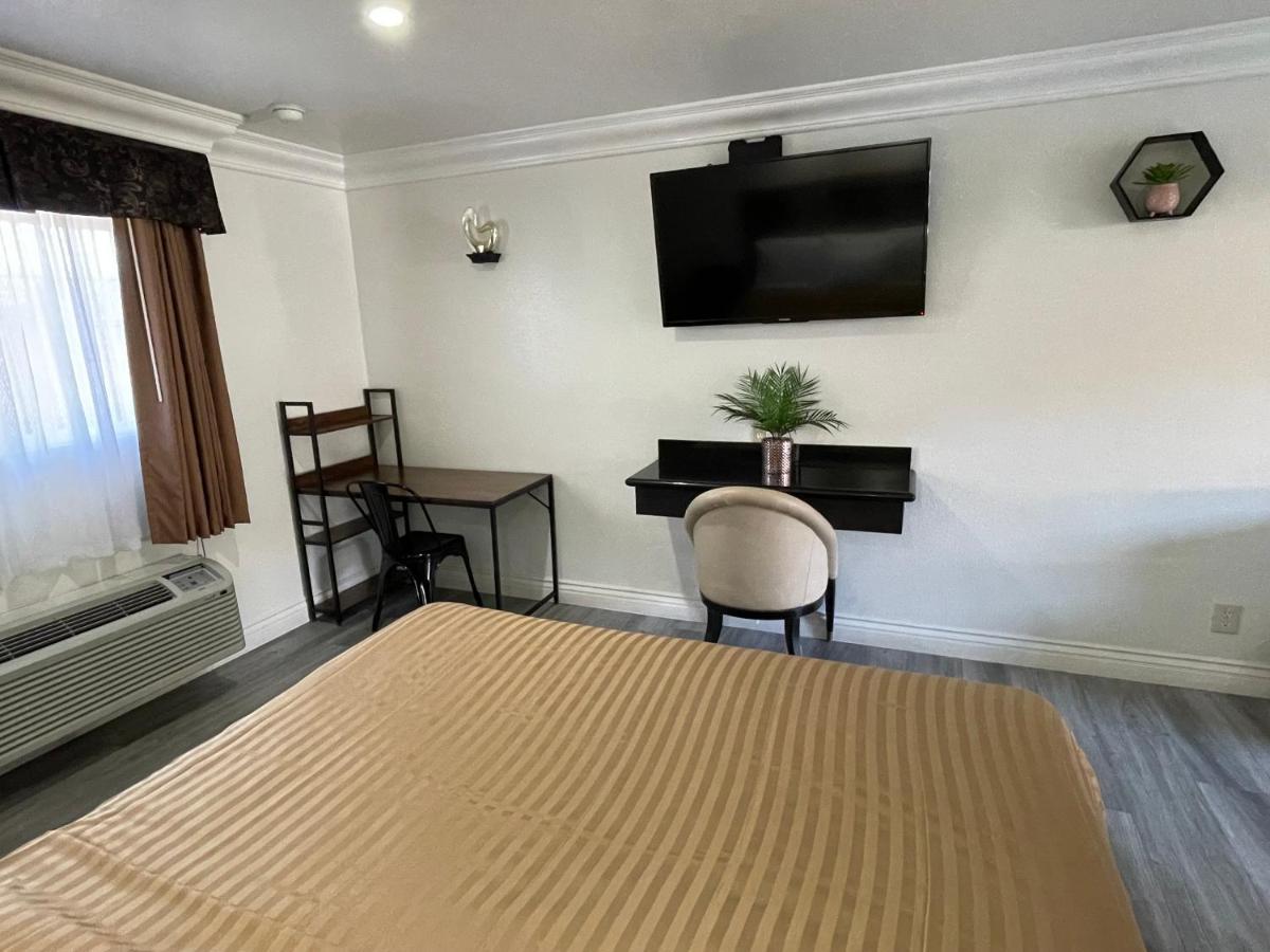 Rodeway Inn Санта-Ана Экстерьер фото