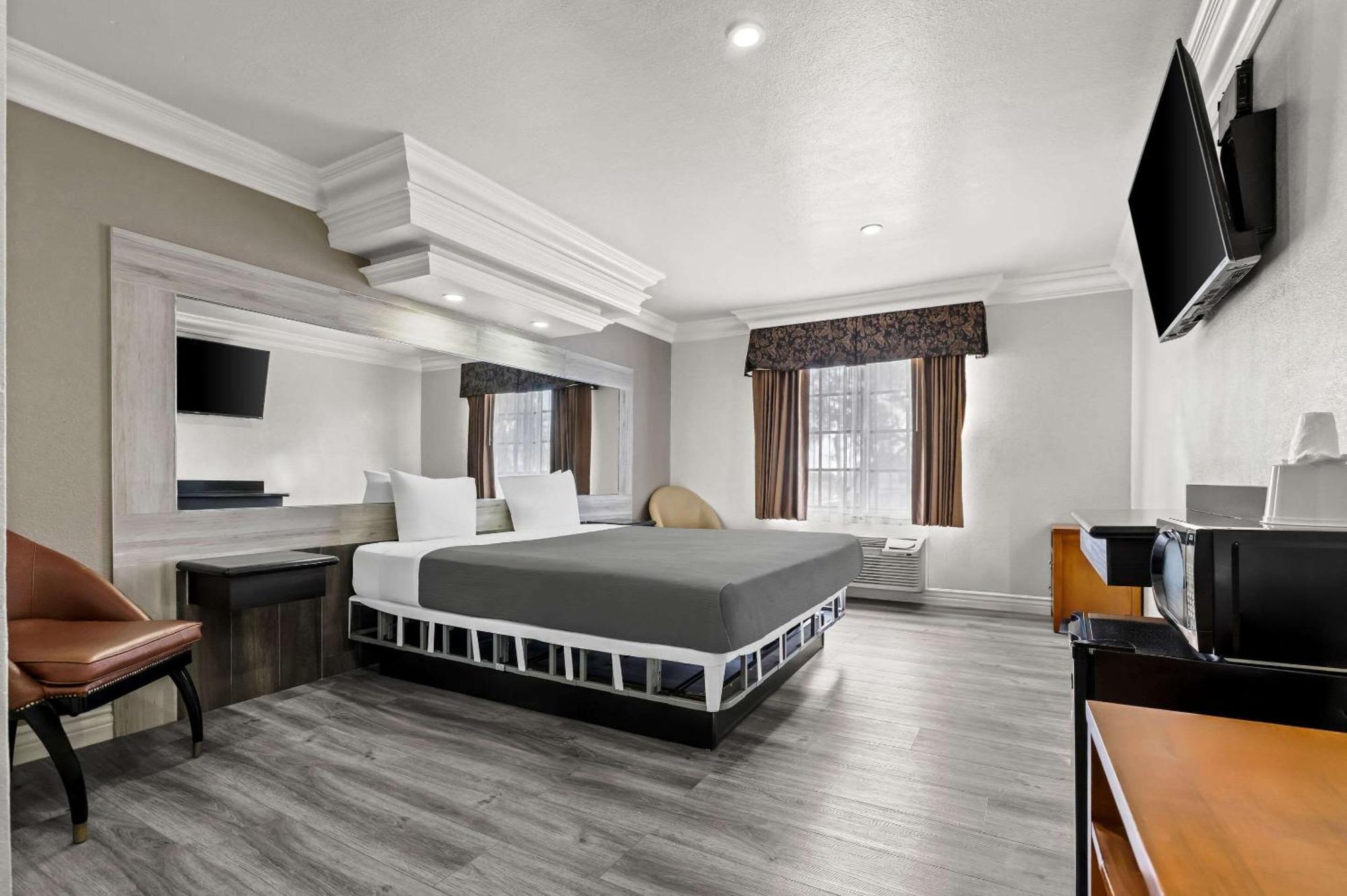 Rodeway Inn Санта-Ана Экстерьер фото