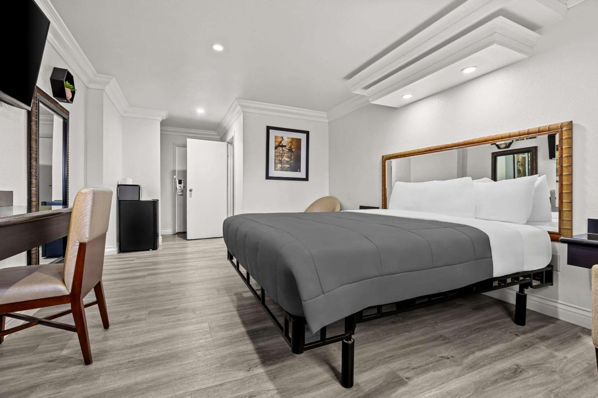 Rodeway Inn Санта-Ана Экстерьер фото