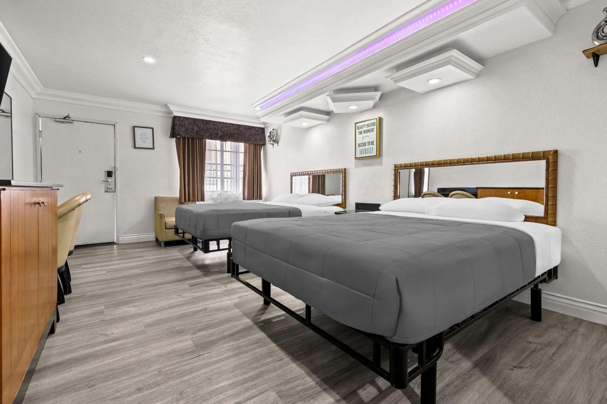Rodeway Inn Санта-Ана Экстерьер фото
